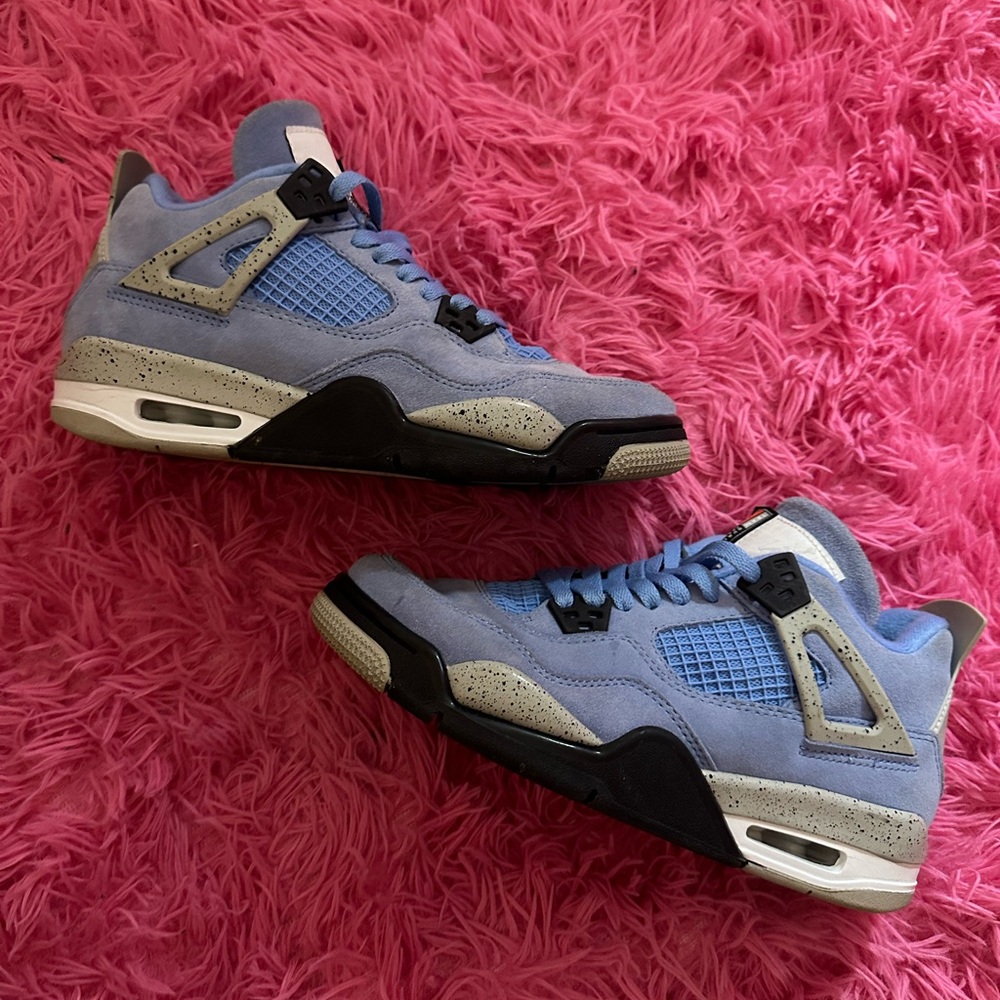 UNC Jordan 4